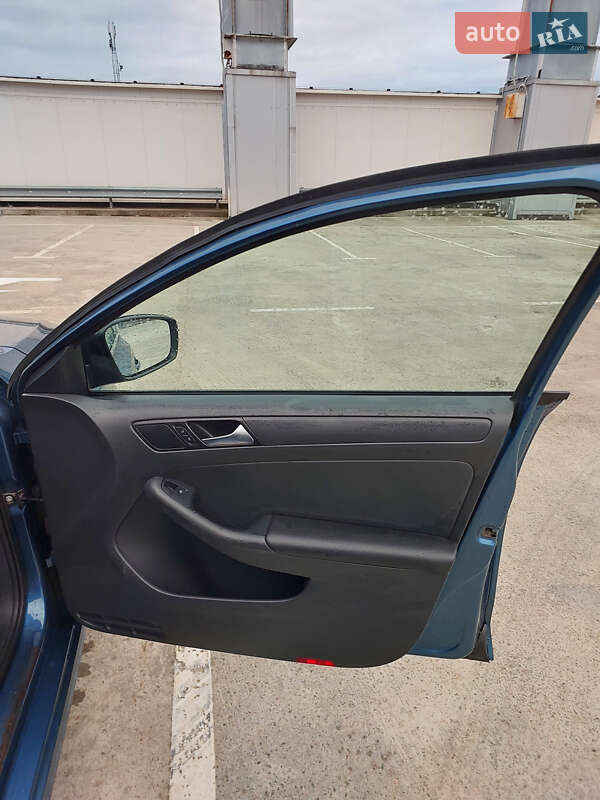 Седан Volkswagen Jetta 2015 в Киеве фото 26 Седан Volkswagen Jetta 2015 в Киеве