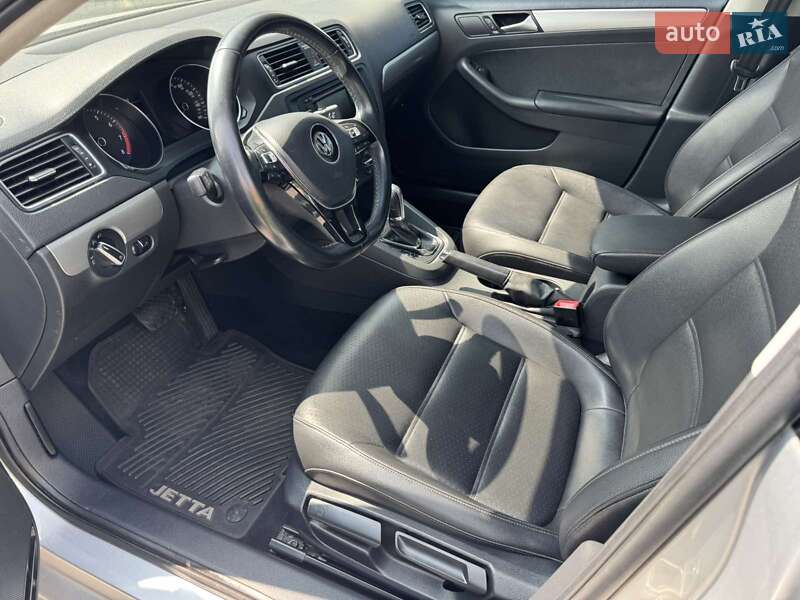 Седан Volkswagen Jetta 2015 в Полтаві