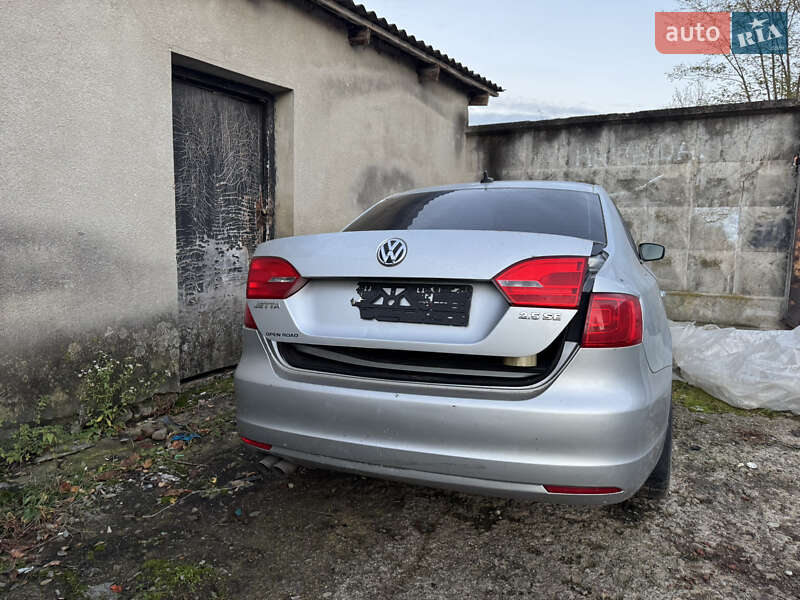 Седан Volkswagen Jetta 2010 в Калуші