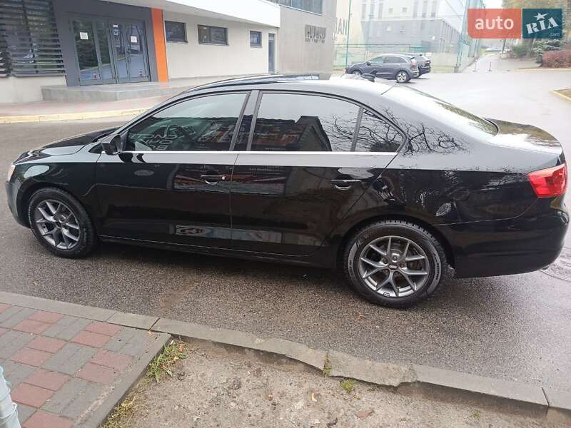 Седан Volkswagen Jetta 2014 в Днепре