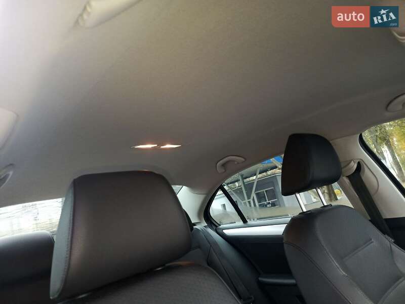 Седан Volkswagen Jetta 2014 в Днепре