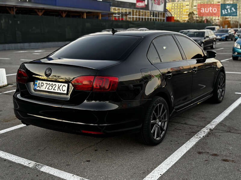 Седан Volkswagen Jetta 2012 в Запоріжжі