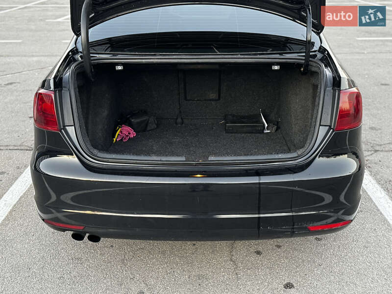 Седан Volkswagen Jetta 2012 в Запоріжжі