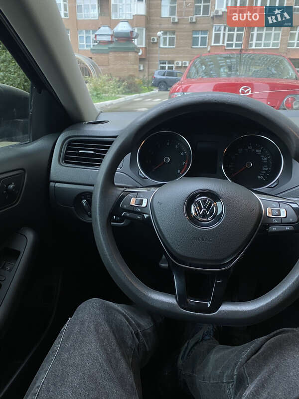 Седан Volkswagen Jetta 2015 в Киеве фото 10 Седан Volkswagen Jetta 2015 в Киеве