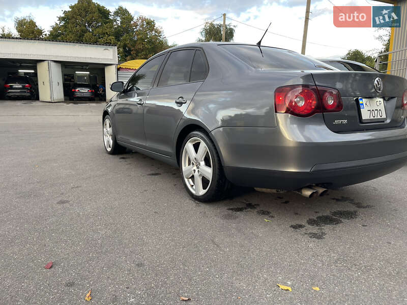 Седан Volkswagen Jetta 2009 в Києві