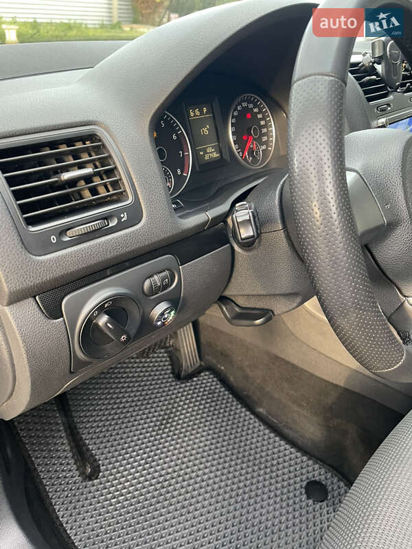 Седан Volkswagen Jetta 2009 в Києві