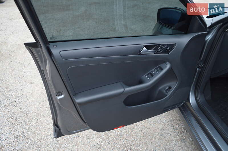 Седан Volkswagen Jetta 2016 в Кропивницькому фото 6 Седан Volkswagen Jetta 2016 в Кропивницькому