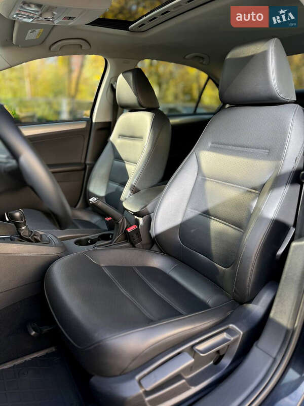 Седан Volkswagen Jetta 2014 в Днепре