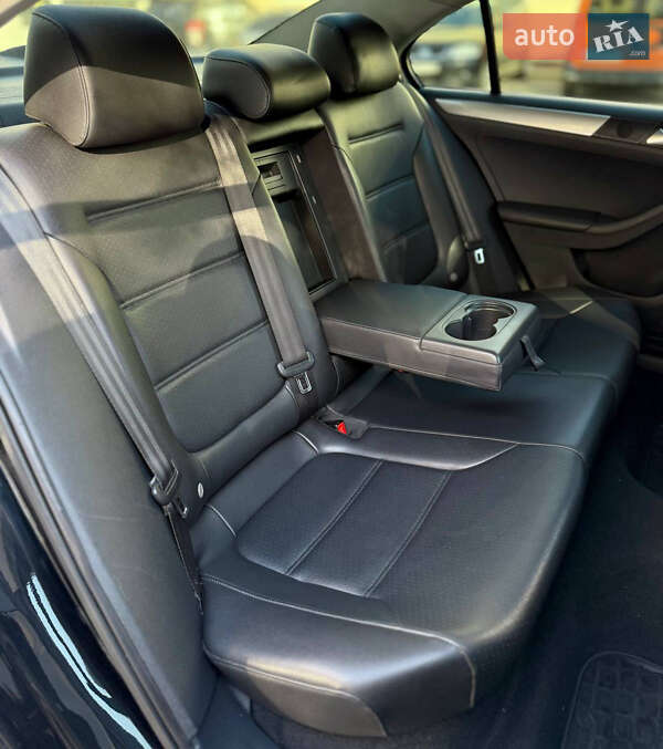 Седан Volkswagen Jetta 2014 в Днепре