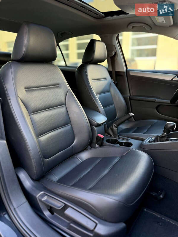 Седан Volkswagen Jetta 2014 в Днепре