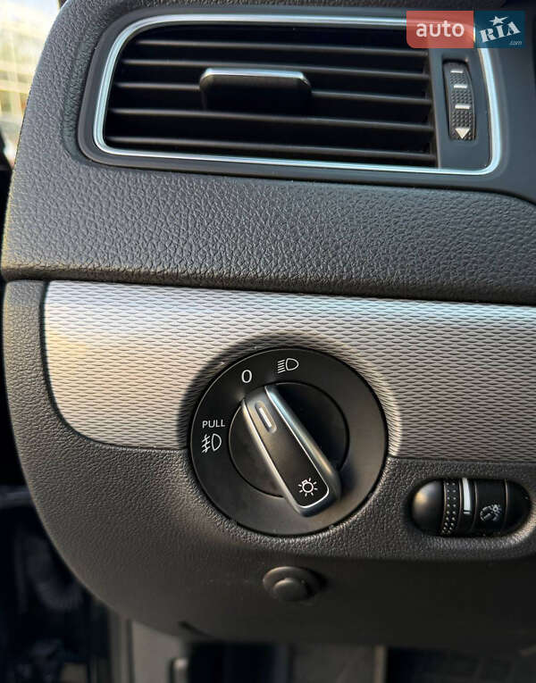 Седан Volkswagen Jetta 2014 в Днепре