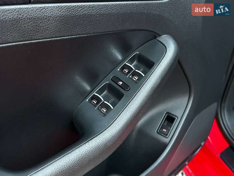 Седан Volkswagen Jetta 2012 в Харкові