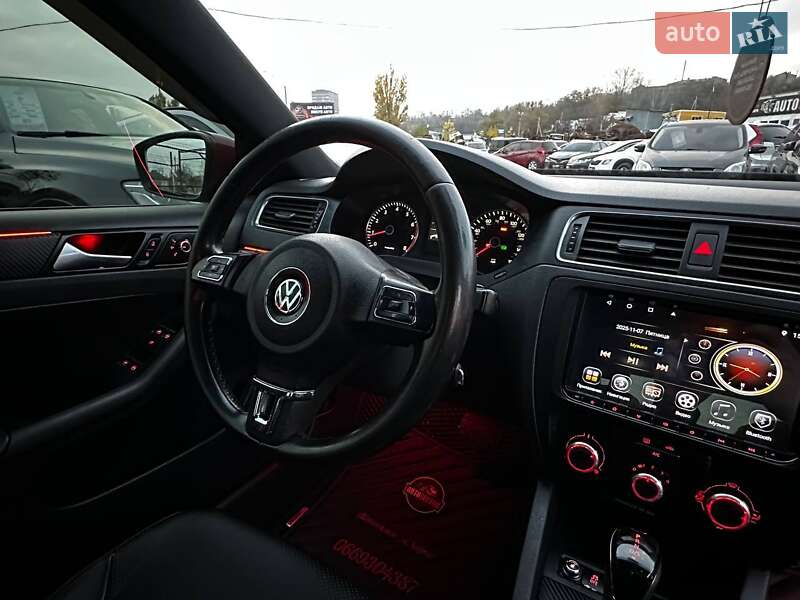 Седан Volkswagen Jetta 2012 в Харкові