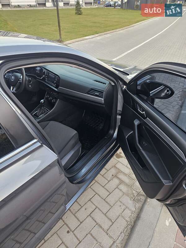 Седан Volkswagen Jetta 2018 в Львове