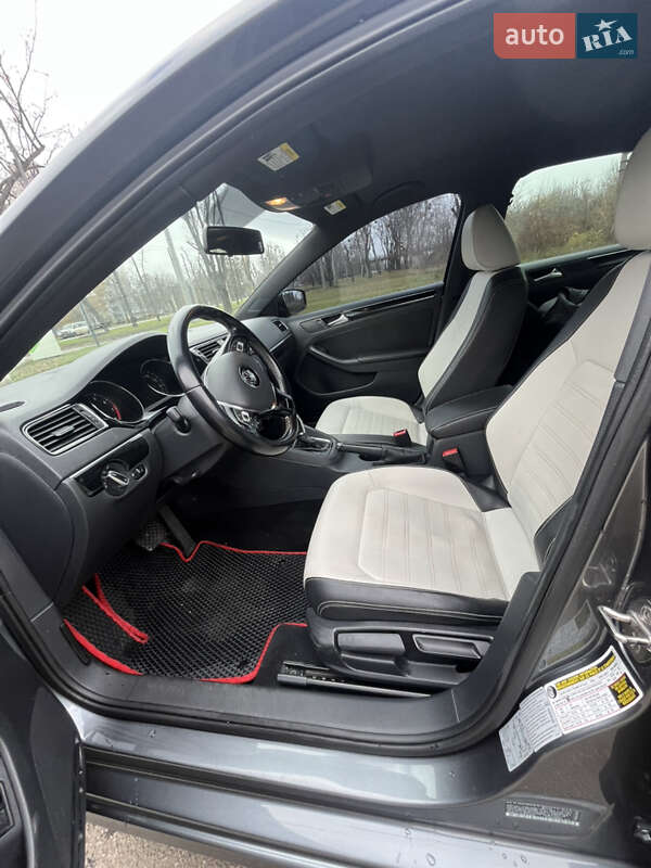 Седан Volkswagen Jetta 2015 в Харкові