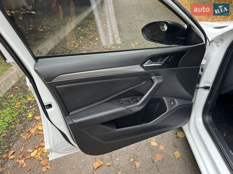 Седан Volkswagen Jetta 2019 в Дніпрі