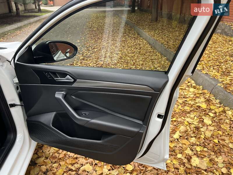 Седан Volkswagen Jetta 2019 в Дніпрі