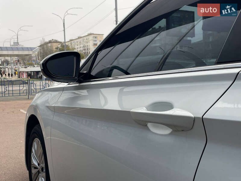 Седан Volkswagen Jetta 2020 в Києві