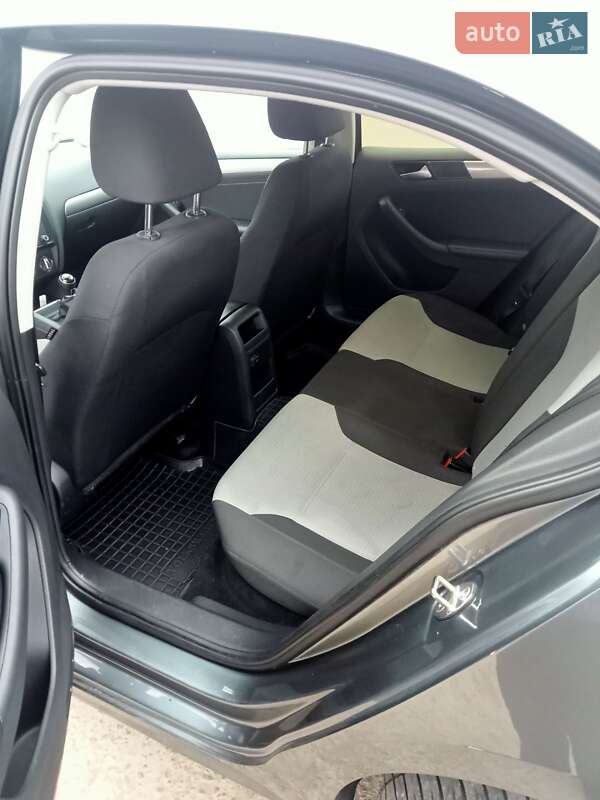 Седан Volkswagen Jetta 2017 в Івано-Франківську