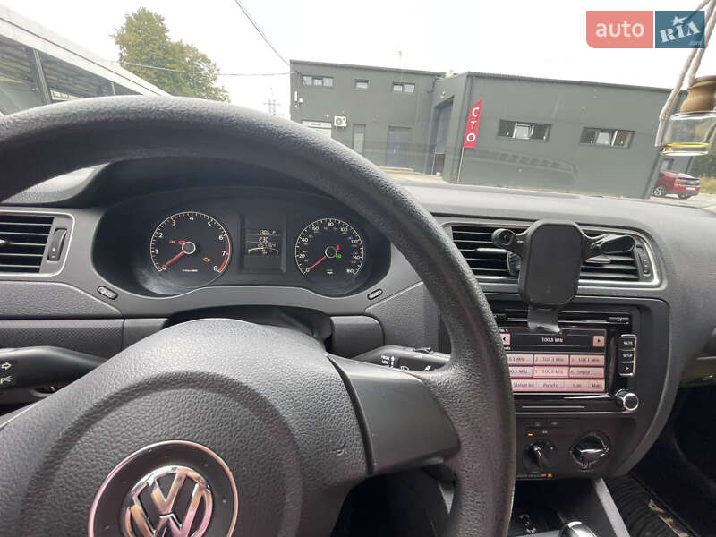 Седан Volkswagen Jetta 2012 в Львове