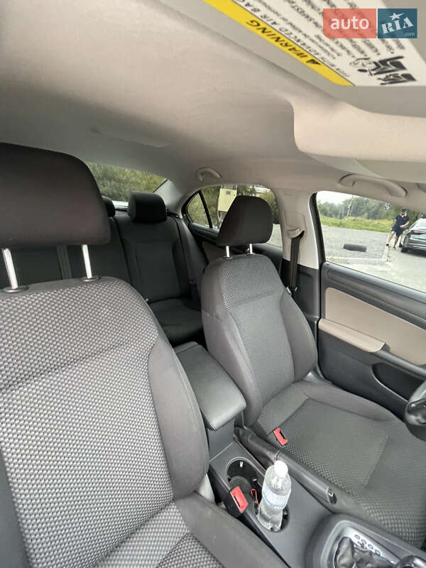 Седан Volkswagen Jetta 2012 в Львове