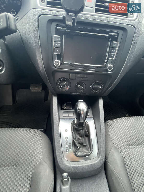 Седан Volkswagen Jetta 2012 в Львове