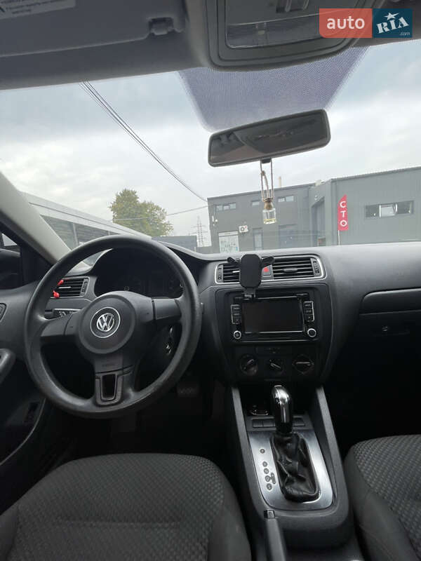 Седан Volkswagen Jetta 2012 в Львове