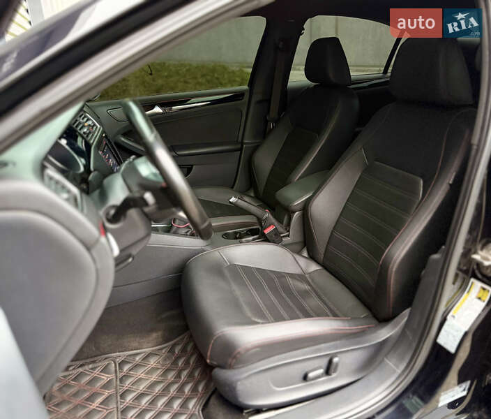 Седан Volkswagen Jetta 2016 в Харкові