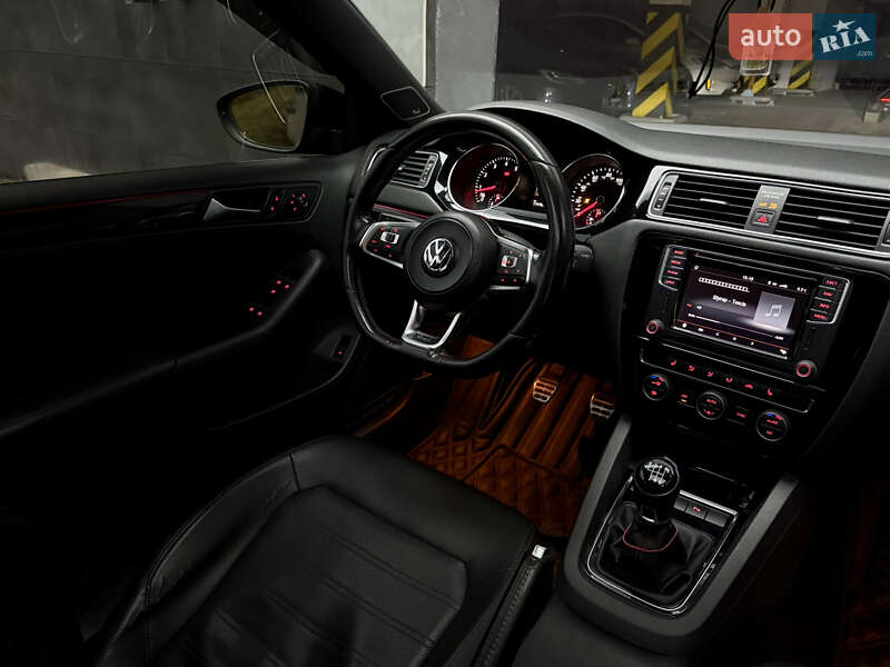 Седан Volkswagen Jetta 2016 в Харкові