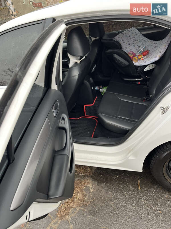 Седан Volkswagen Jetta 2013 в Звенигородці