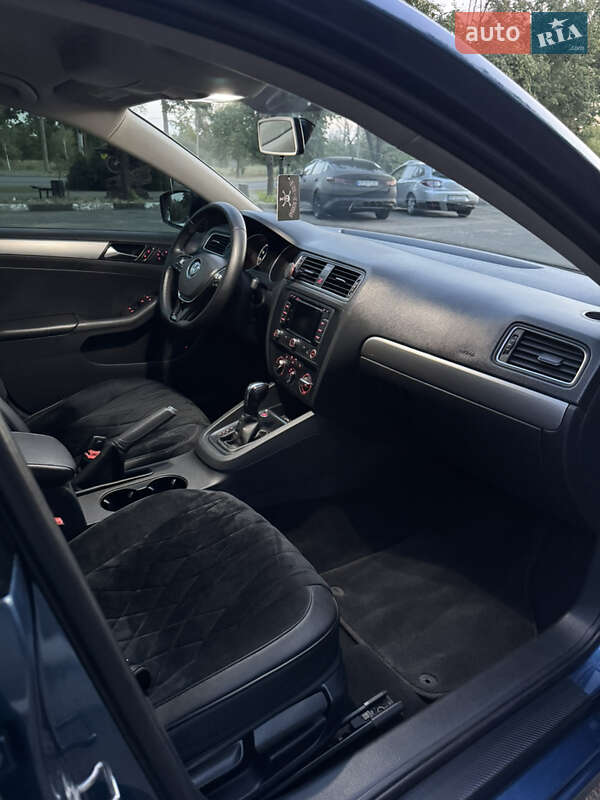 Седан Volkswagen Jetta 2015 в Запорожье