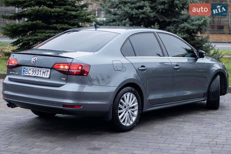 Седан Volkswagen Jetta 2015 в Львове