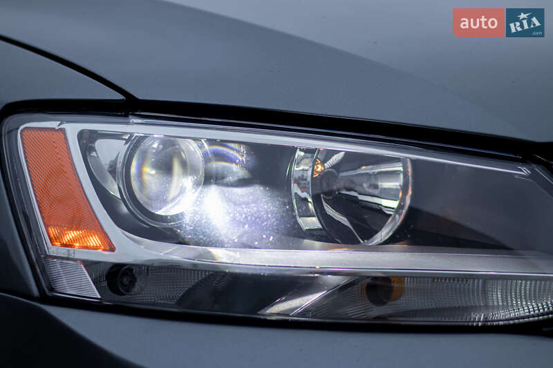 Седан Volkswagen Jetta 2015 в Львове