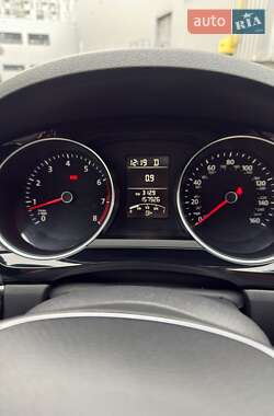 Седан Volkswagen Jetta 2015 в Львове