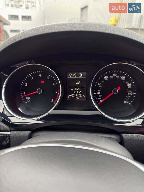 Седан Volkswagen Jetta 2015 в Львове