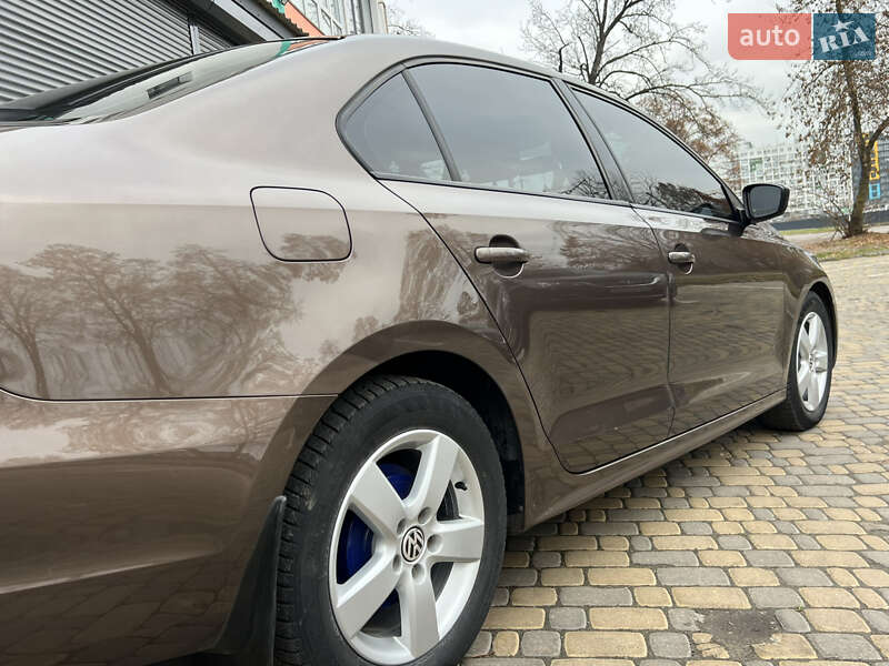 Седан Volkswagen Jetta 2010 в Чернігові