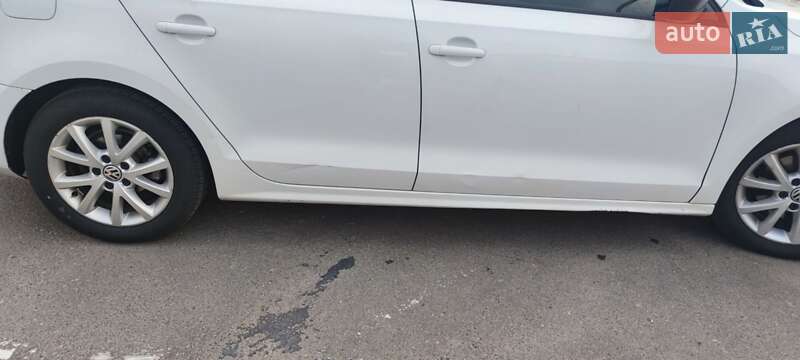 Седан Volkswagen Jetta 2015 в Житомирі
