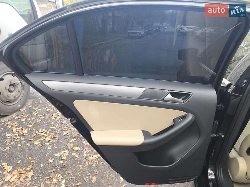 Седан Volkswagen Jetta 2015 в Киеве