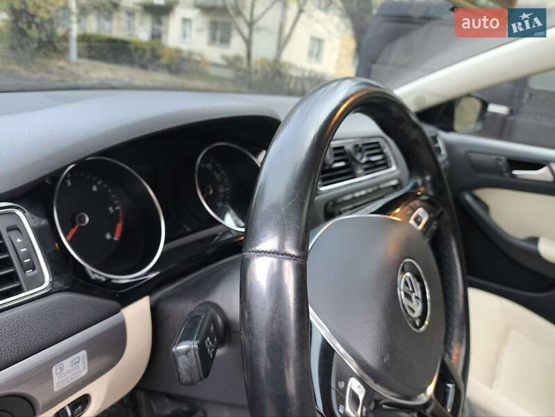 Седан Volkswagen Jetta 2015 в Киеве