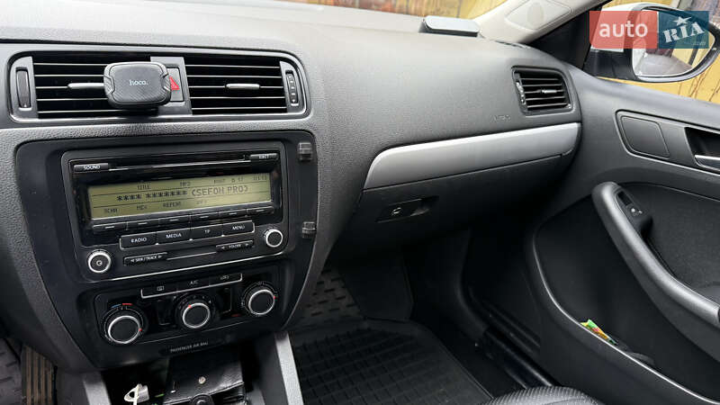 Седан Volkswagen Jetta 2014 в Умані фото 23 Седан Volkswagen Jetta 2014 в Умані