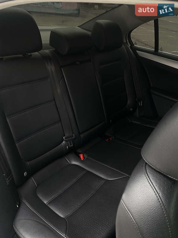 Седан Volkswagen Jetta 2012 в Киеве