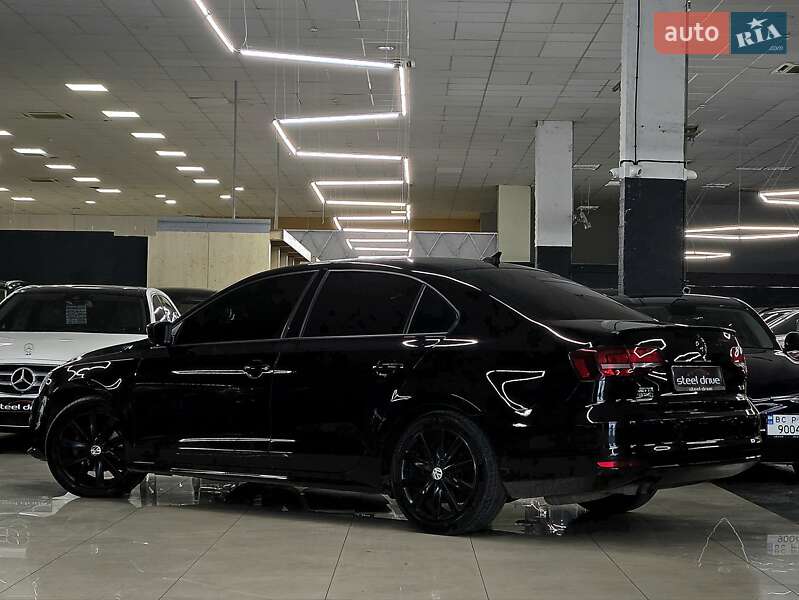 Седан Volkswagen Jetta 2015 в Николаеве