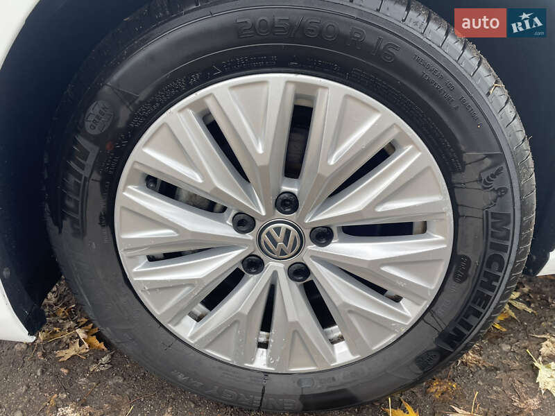 Седан Volkswagen Jetta 2018 в Киеве фото 8 Седан Volkswagen Jetta 2018 в Киеве