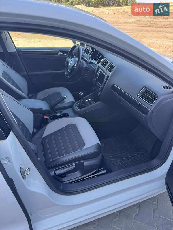 Седан Volkswagen Jetta 2016 в Черкассах