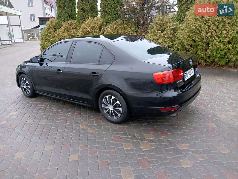 Седан Volkswagen Jetta 2013 в Тернополі