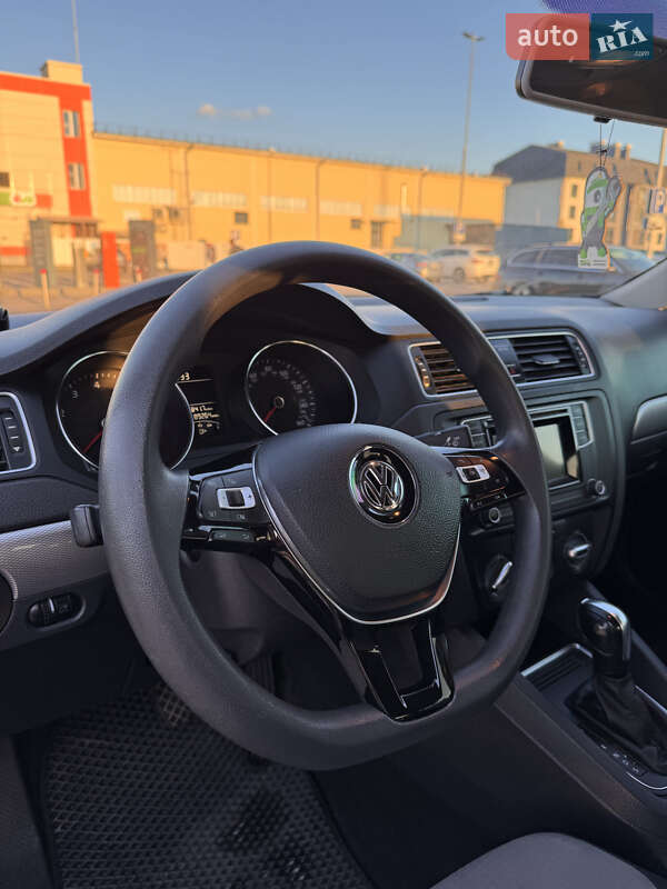 Седан Volkswagen Jetta 2016 в Києві фото 15 Седан Volkswagen Jetta 2016 в Києві