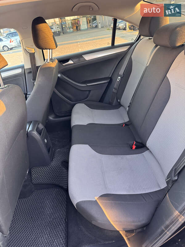 Седан Volkswagen Jetta 2016 в Києві фото 23 Седан Volkswagen Jetta 2016 в Києві