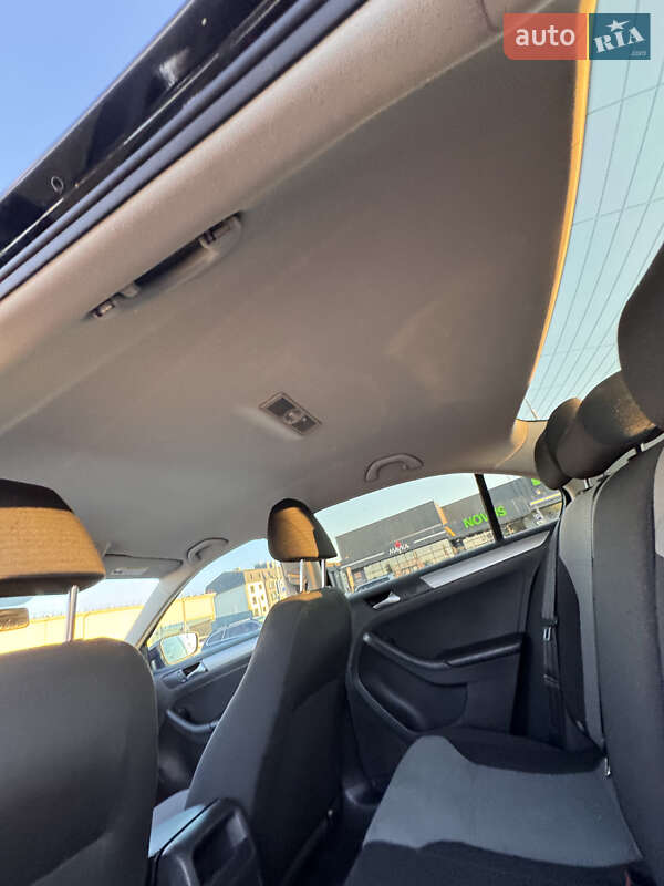 Седан Volkswagen Jetta 2016 в Києві фото 26 Седан Volkswagen Jetta 2016 в Києві