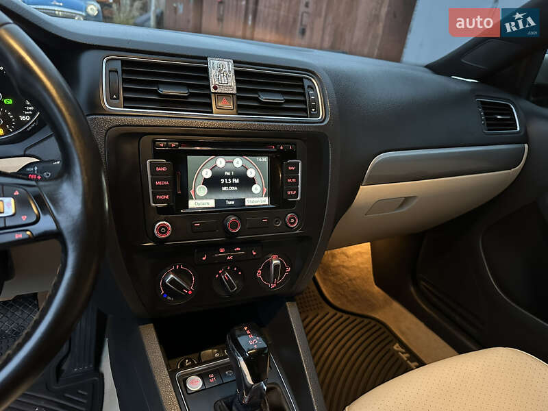 Седан Volkswagen Jetta 2014 в Львове