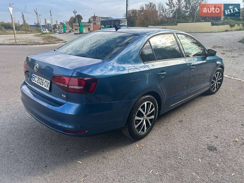 Седан Volkswagen Jetta 2016 в Львові